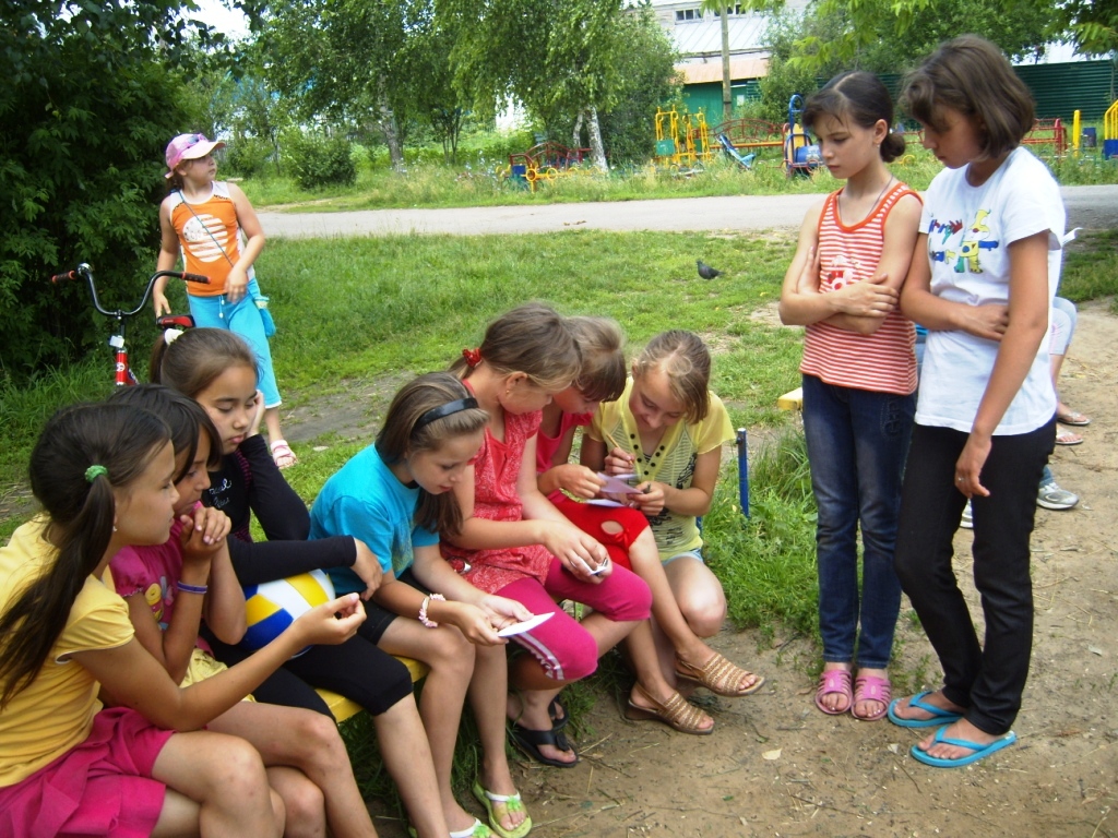 Летние каникулы лучшее время для знакомства с  детскими книгами русских и чувашских писателей 
